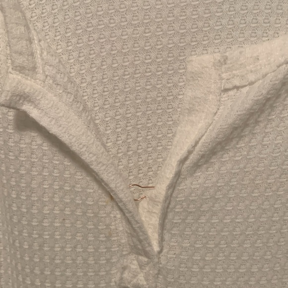 Like new women’s size, large cream, colored top with embroidery on the sleeves - Picture 4 of 5